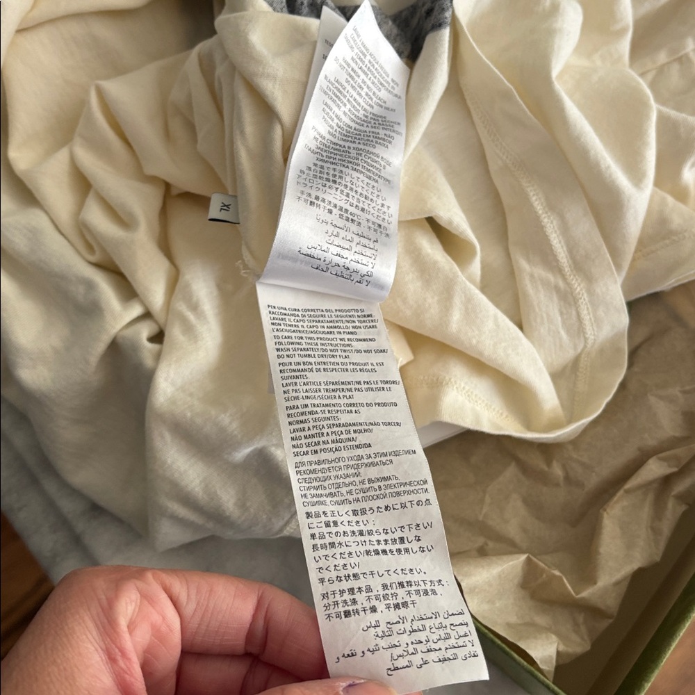 Gucci Ivory Tee with Black Logo - Picture 8 of 10